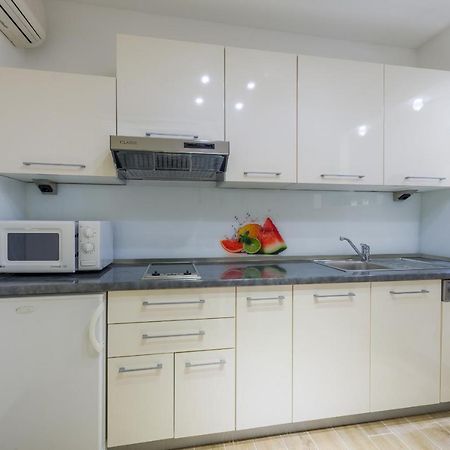 Superb Beachfront Luxury Seaview With Private Beach ميلنا المظهر الخارجي الصورة