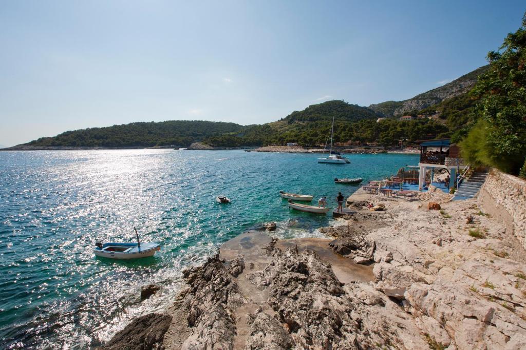 Superb Beachfront Luxury Seaview With Private Beach ميلنا المظهر الخارجي الصورة