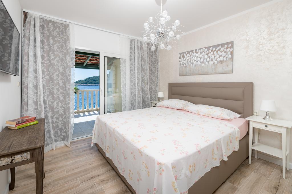 Superb Beachfront Luxury Seaview With Private Beach ميلنا المظهر الخارجي الصورة
