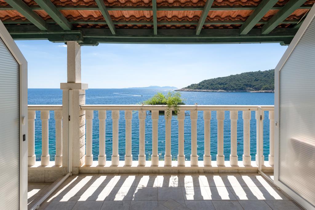 Superb Beachfront Luxury Seaview With Private Beach ميلنا المظهر الخارجي الصورة