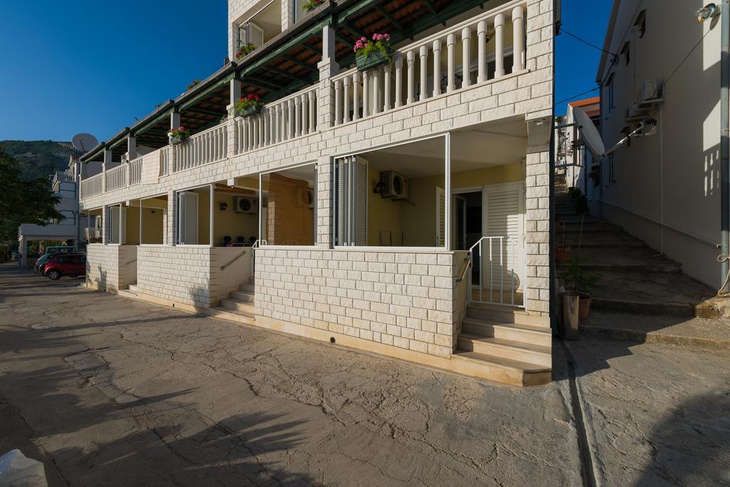 Superb Beachfront Luxury Seaview With Private Beach ميلنا المظهر الخارجي الصورة