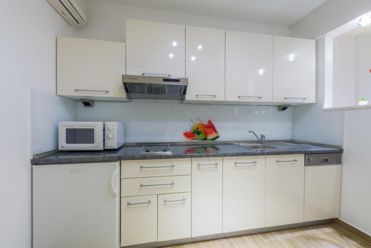 Superb Beachfront Luxury Seaview With Private Beach ميلنا المظهر الخارجي الصورة